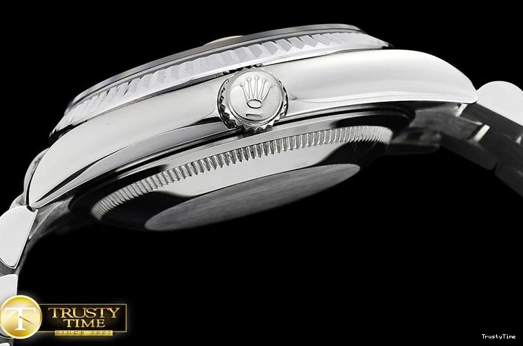 0213 RDD0215E – DayDate 36mm Tailored 688